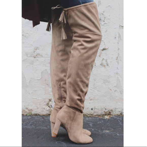 Boutique Shoes - Tassel Back String Chunky Heel Over the Knee Boots